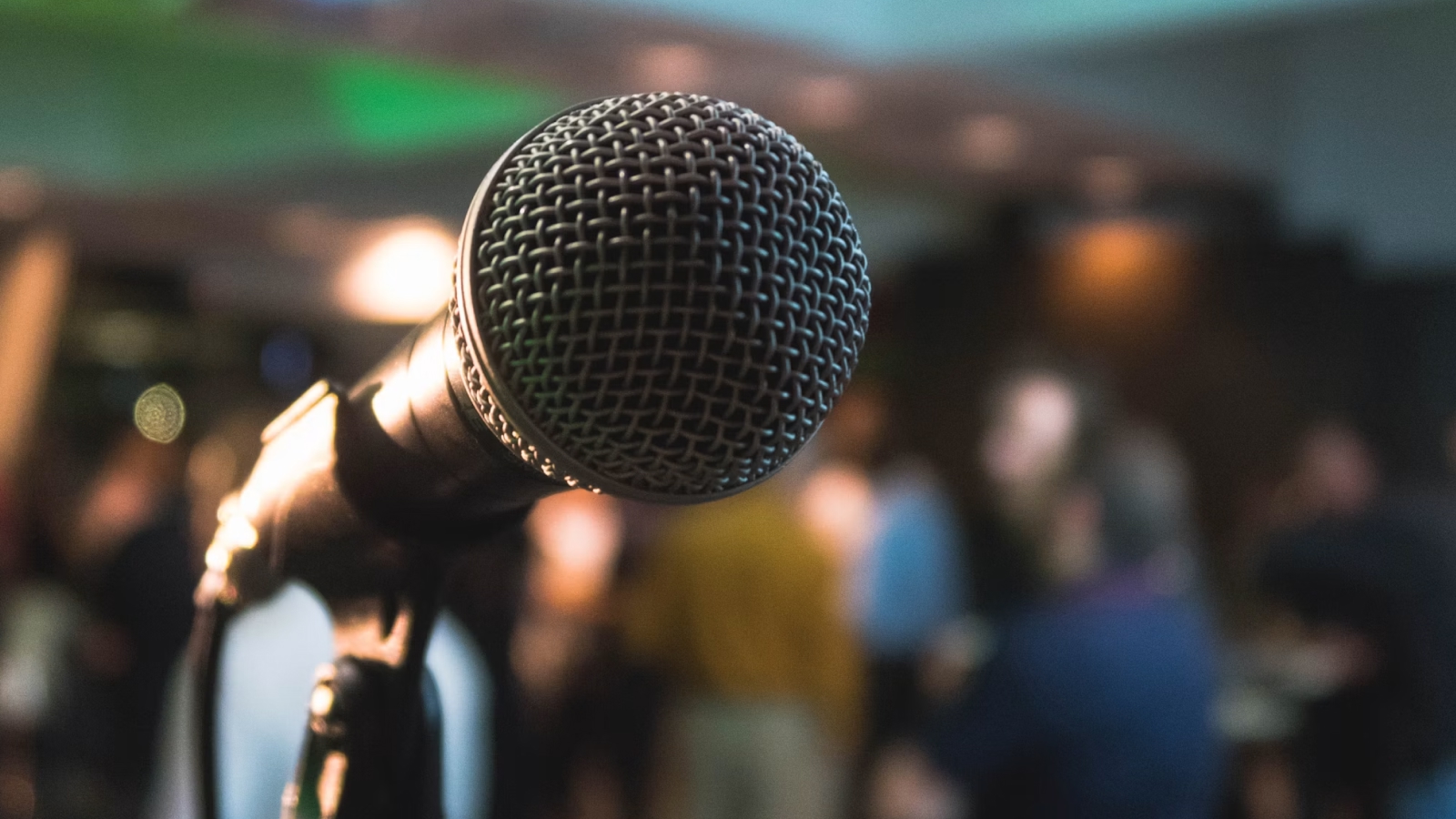 How to Choose an AI Keynote Speaker